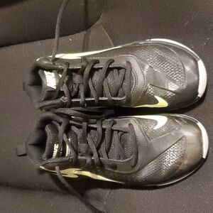 Nike team hustle black and neon green sneakers, like new size 2.5Y